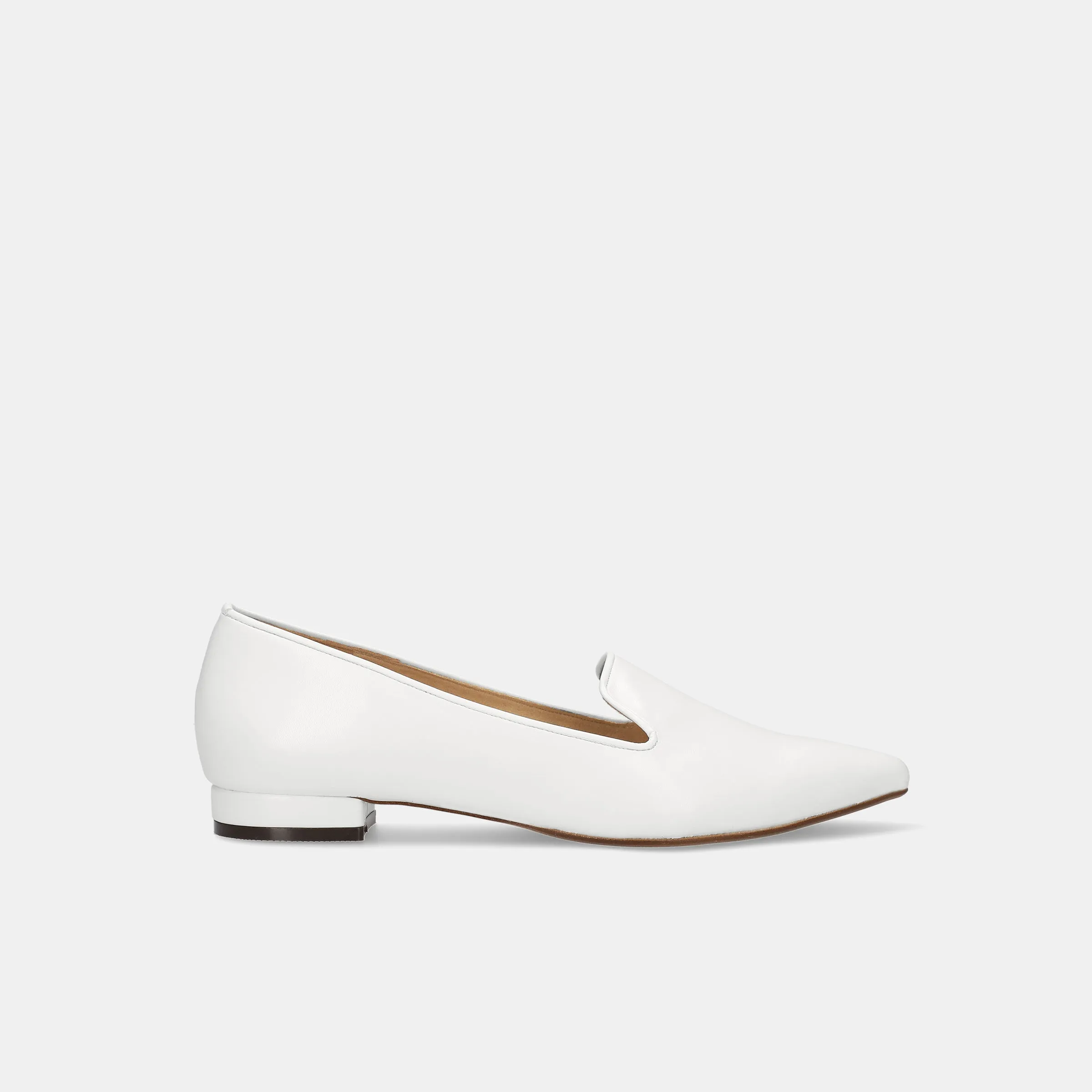 15% OFF: SSBI: Opera Design Flat Shoes (4772) White