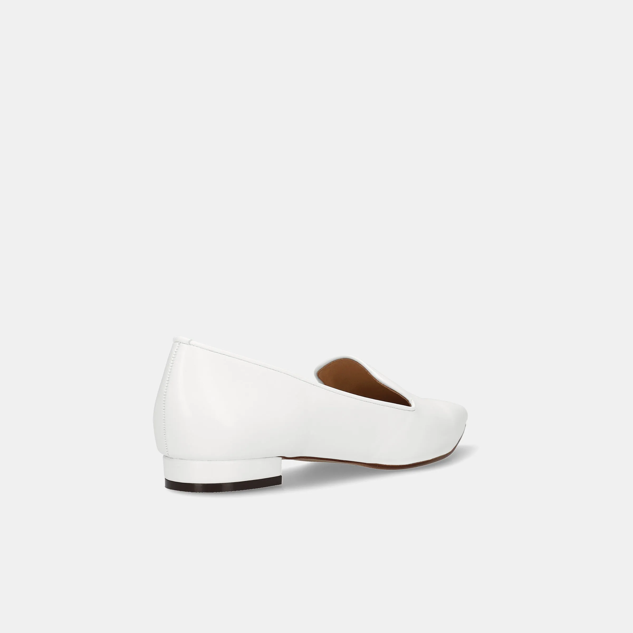 15% OFF: SSBI: Opera Design Flat Shoes (4772) White