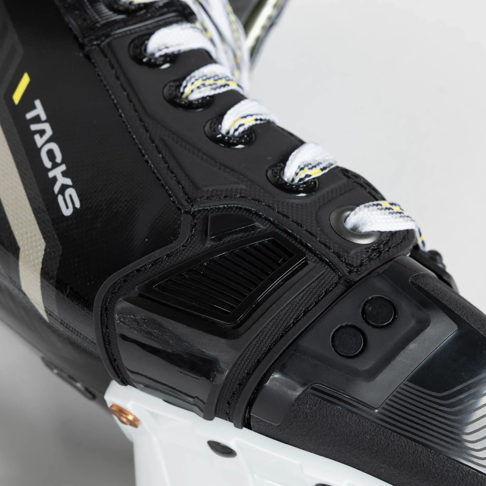 CCM Tacks AS-V Intermediate Hockey Skates