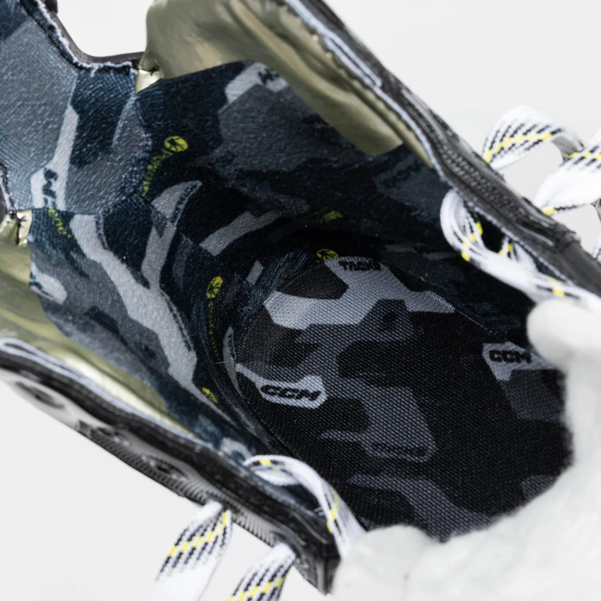 CCM Tacks AS-V Intermediate Hockey Skates