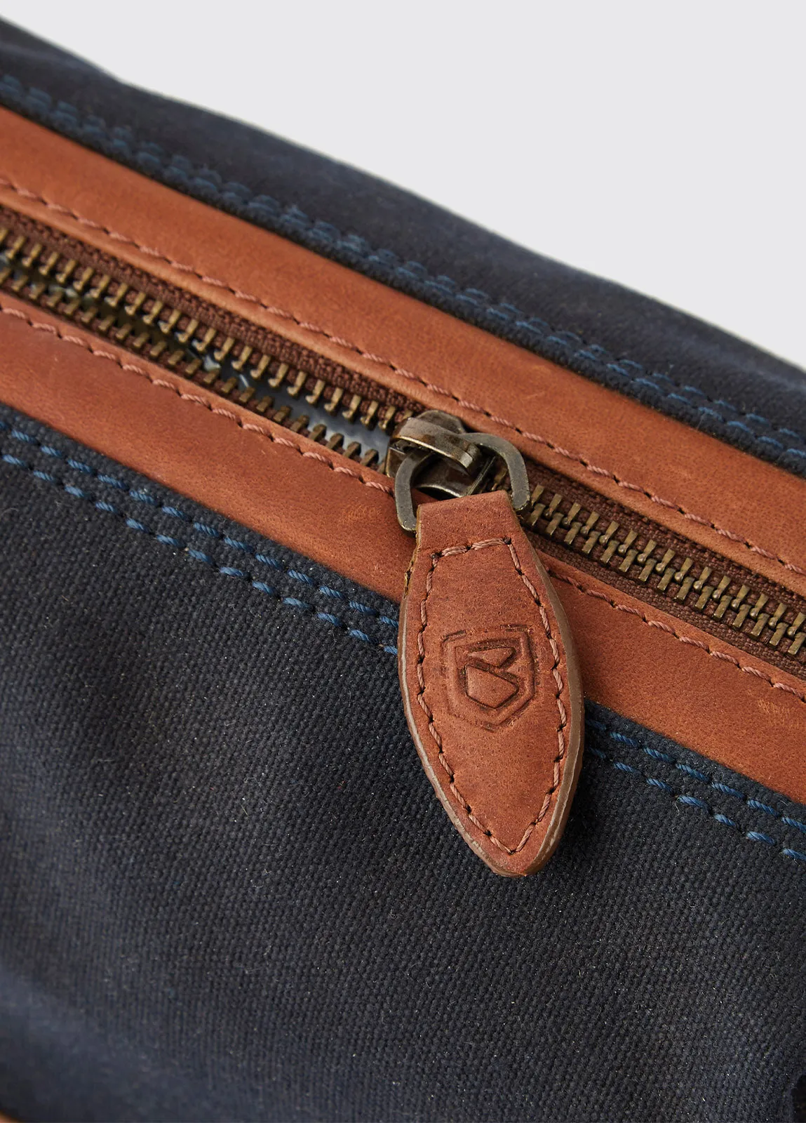 Newgrange Washbag - Navy