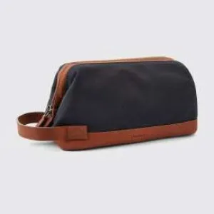 Newgrange Washbag - Navy