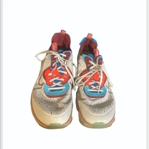 Nike shoes 6.5 (3200)