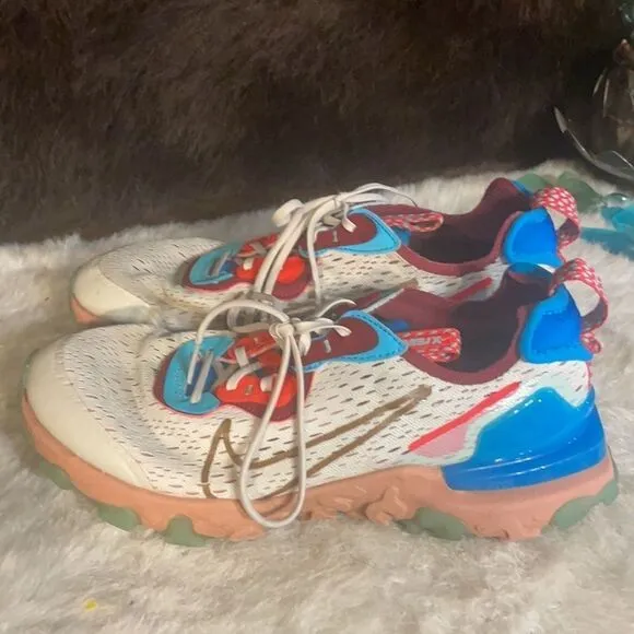 Nike shoes 6.5 (3200)