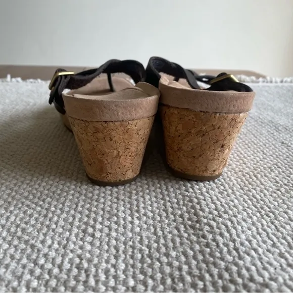 NWT UGG Amalie Cork Wedge Thong Brown Leather Sandal Cushioned Footbed Size 7M