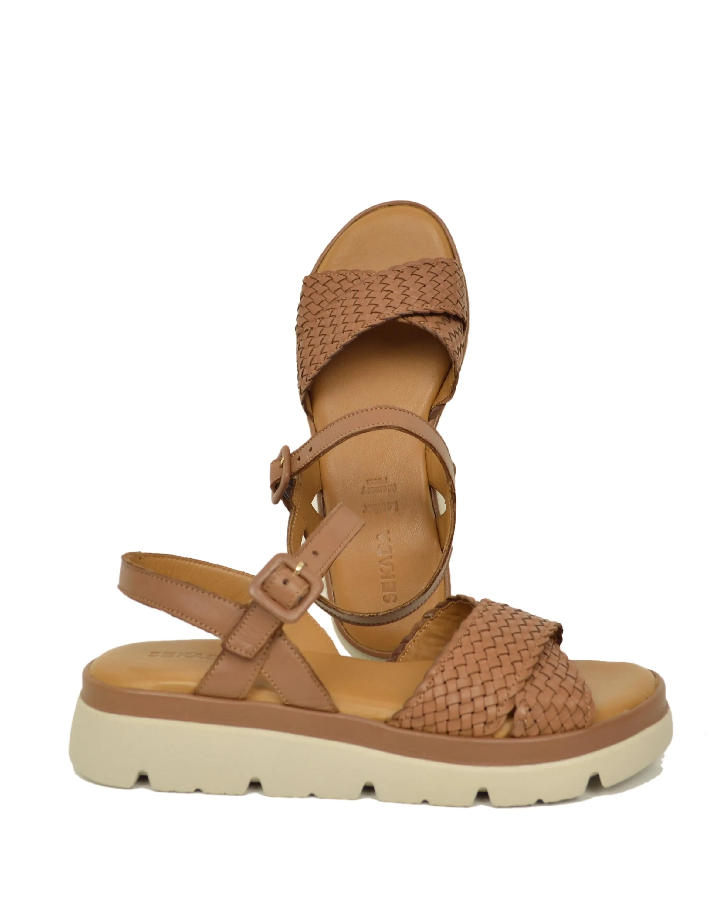 Sandali Intrecciati in Vera Pelle color Cuoio e Suola in Memory Foam