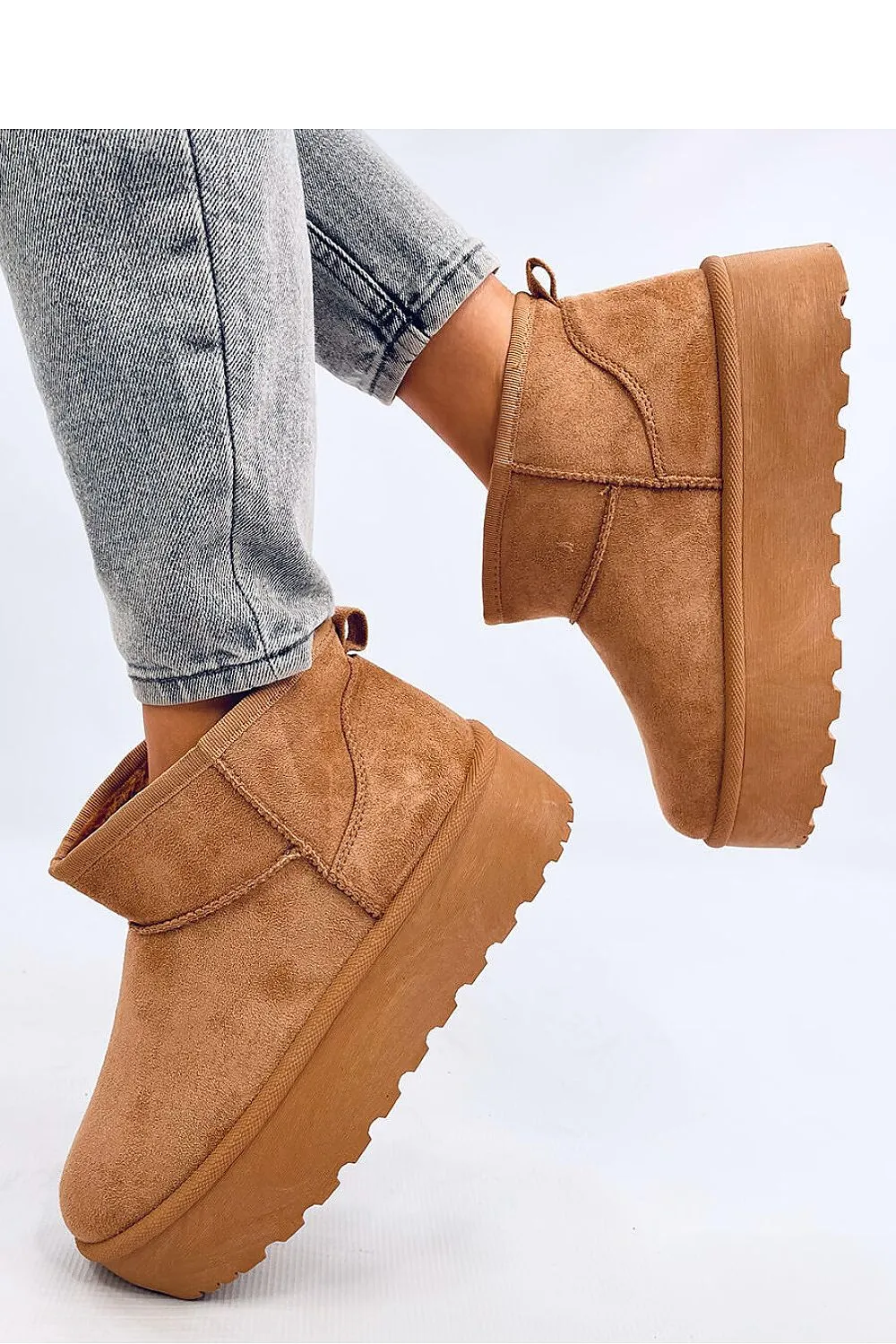 Snow boots