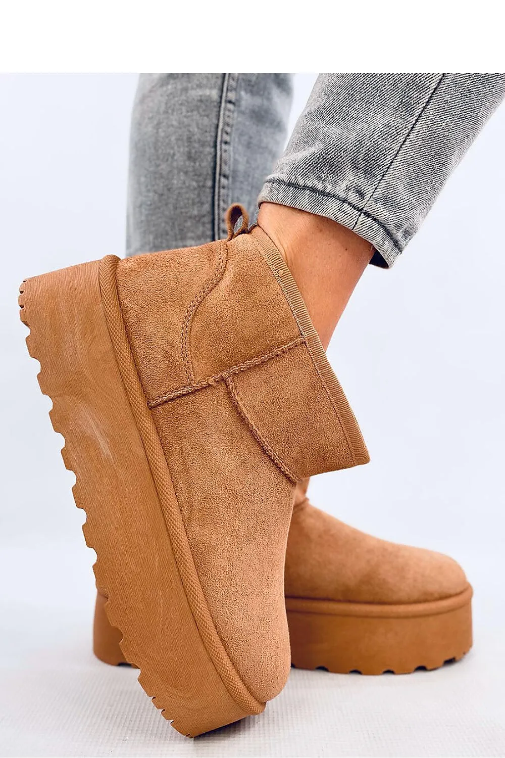 Snow boots