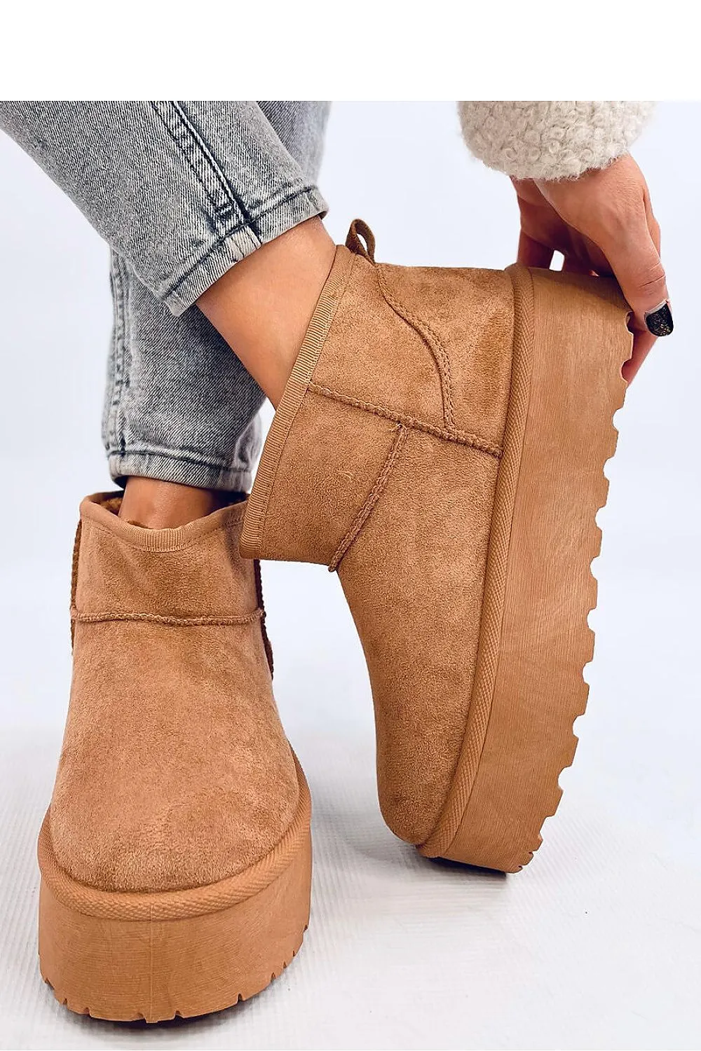 Snow boots