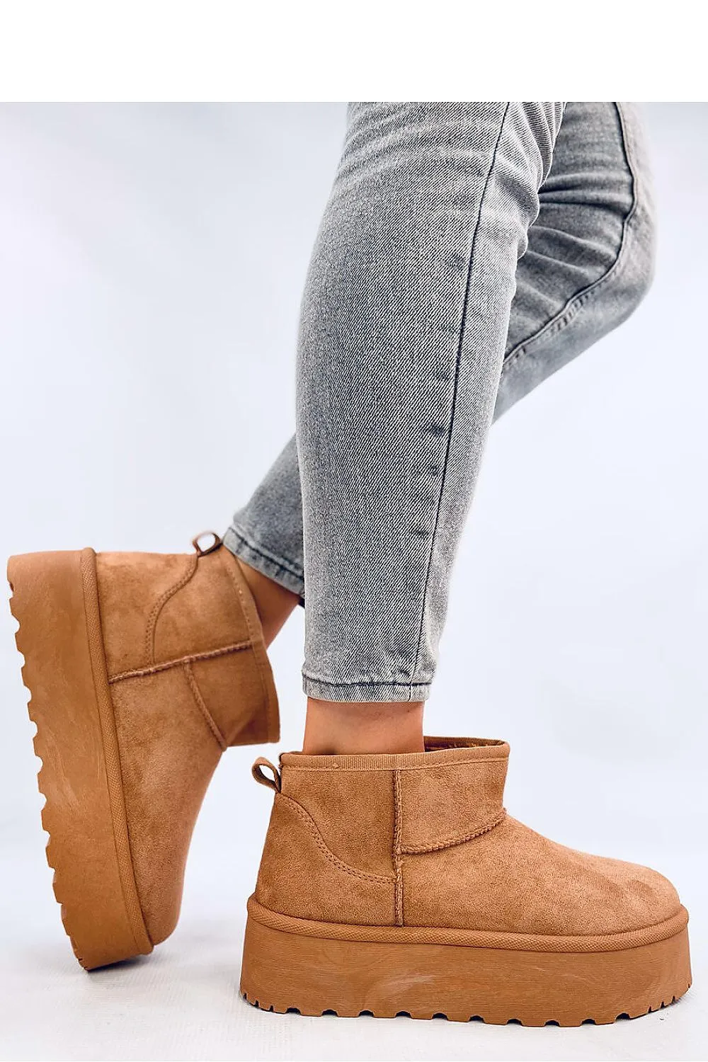 Snow boots