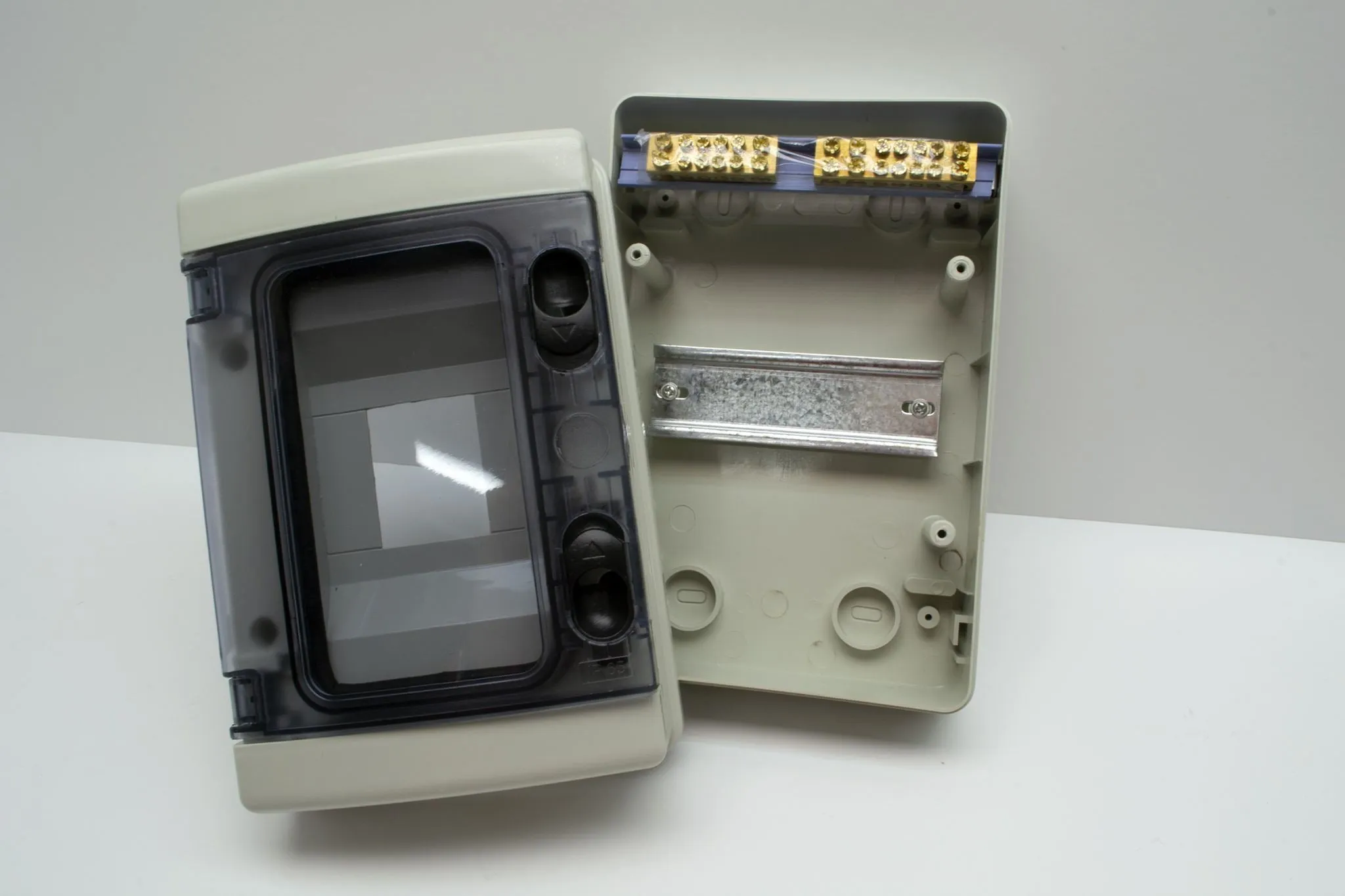Switchboard 4 Way Weatherproof Surface IP55